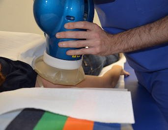 Ipertermia su infiammazione capo lungo bicipite spalla eseguita presso il Centro di fisioterapia Fisiobaso a Ciampino