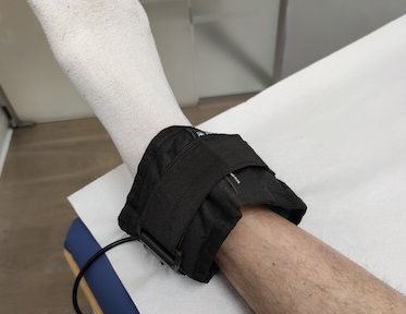 Magnetoterapia alla caviglia eseguita presso Fisiobaso Centro di fisioterapia a Ciampino