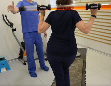 Riabilitazione propriocettiva con slashpipe eseguita presso Fisiobaso Centro di fisioterapia a Ciampino
